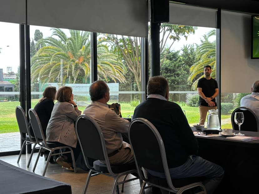 Networking entre miembros de ALADIL en Montevideo